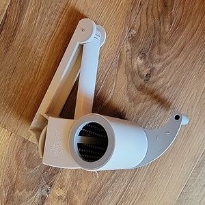 🚨LAST CHANCE Pamperchef cheese grater